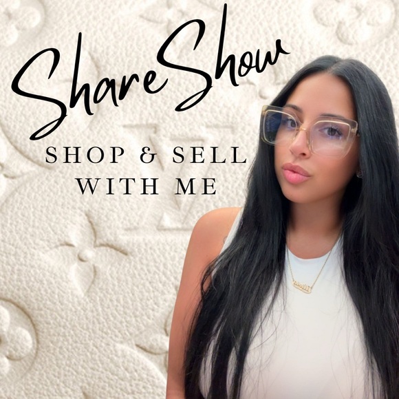 _dominiqueeee is LIVE 💗 Shop & Sell with me! - Picture 1 of 6